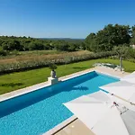 Villa Nevia Ladici