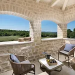 Villa Nevia *